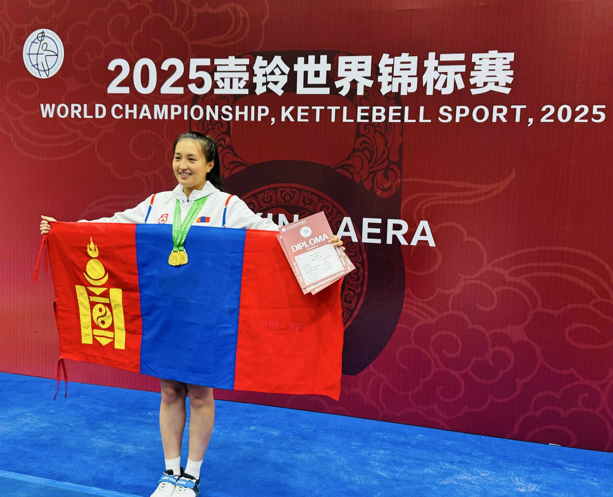 ДЭСЛЭГЧ Б.УНДРАХ ДЭЛХИЙН АВАРГААС ХОС АЛТАН МEДАЛЬ ХҮРТЛЭЭ